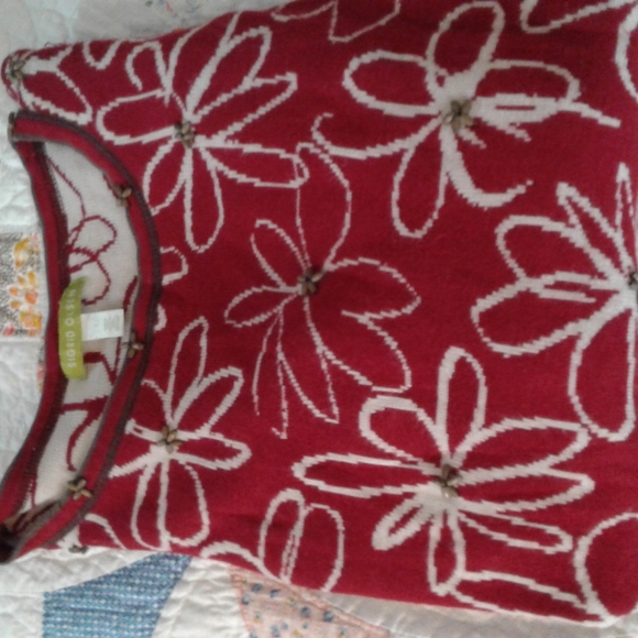 Sigrid Olsen Red and Tan Sweater with Beading in the middle of the Flowers. - Picture 3 of 7